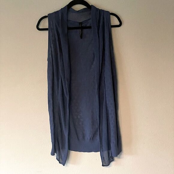 New! Absolutely Creative Worldwide Blue Sleeveless Cardigan. Size Large. - Picture 1 of 4